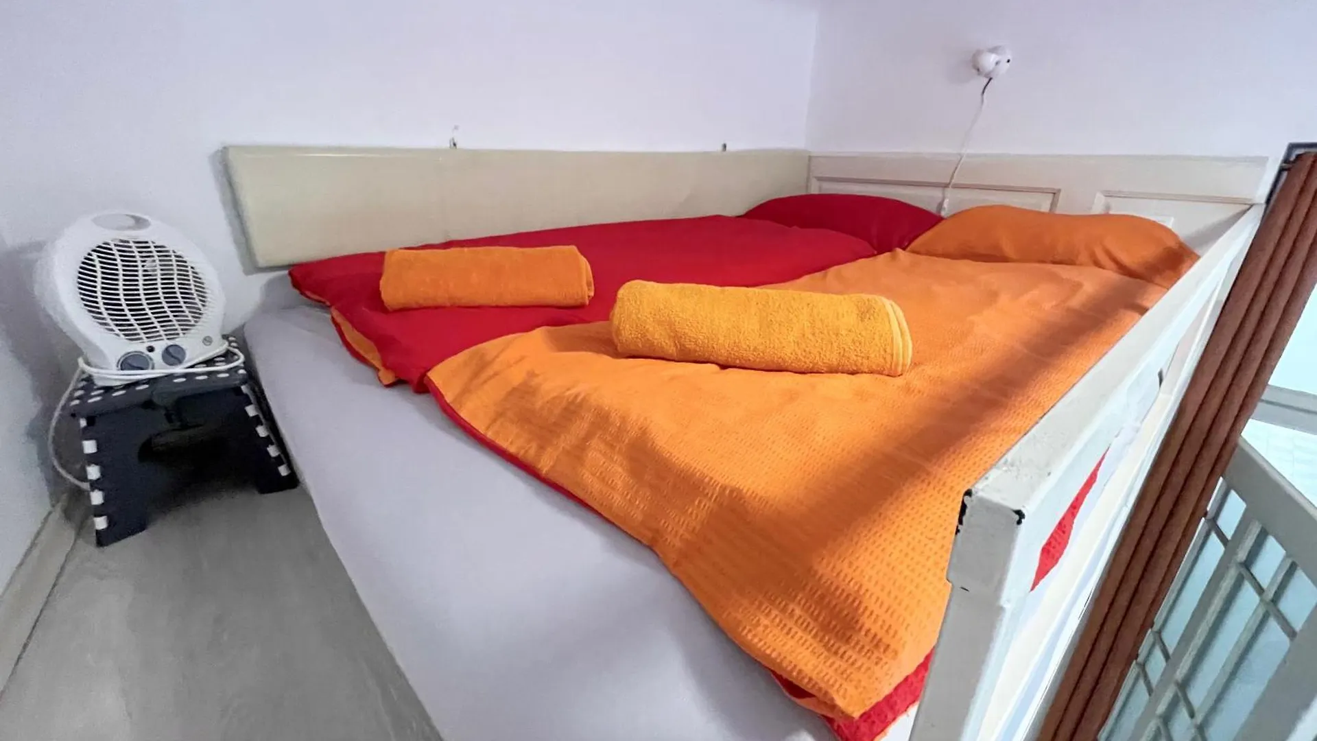 Junior Orange Apartment Next To Danube Budapest Ungheria