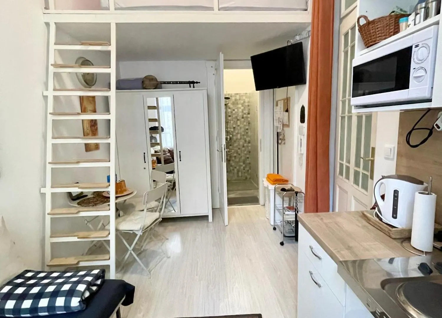 Junior Orange Apartment Next To Danube Budapest Ungheria